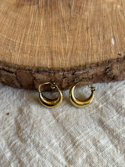 z8. Brass Hoop Earrings - Extra Small